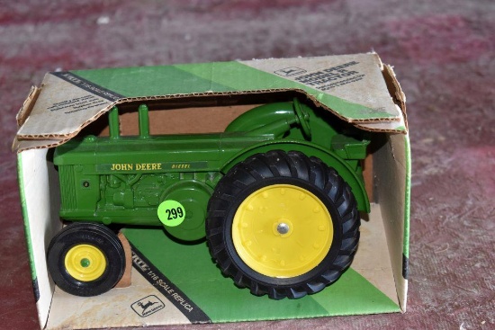 Ertl John Deere Model R 1/16 Scale Model Tractor In Box