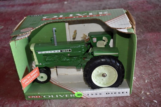Ertl White Oliver 1555 1/16 Scale Model Tractor In Box