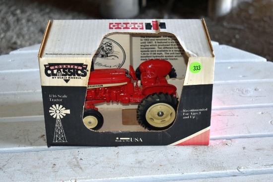 Scale Models Country Classics IH 606 1/16 Scale With Box