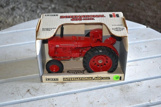 Ertl IH 600 Diesel 1/16 Scale Model Tractor With Box