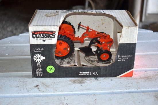 Scale Models Country Classics Allis Chalmers G With Plow 1/16 Scale Model Tractor With Box