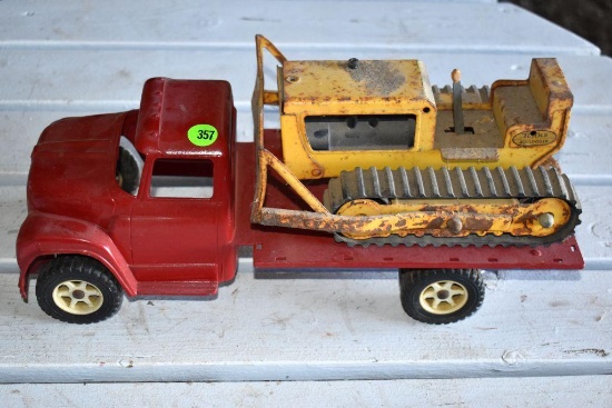 Ertl Metal Scale Model Truck With Tonka Dozer