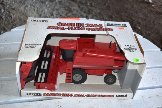Ertl Case IH 2166 Combine 1/32 Scale Model, With Box