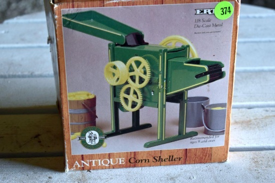 Ertl 1/8 Scale Antique Corn Sheller With Box
