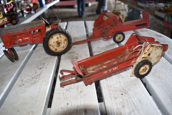 Tru Scale tractor, Baler, Manure Spreader, All In Played With Condition