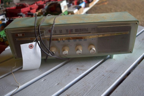 Vintage Model KFA-W7 Radio