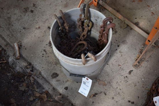 Various sized log chains