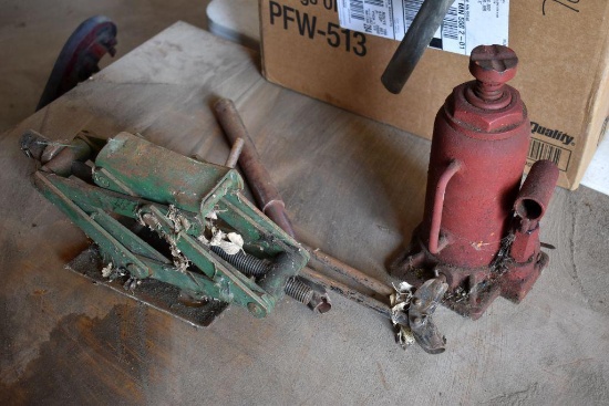 Bottle jack and scissor jack