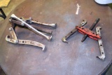 Three jaw puller and a two jaw puller