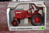 Ertl Farmall Cub 1/16 Scale Model Tractor With Box