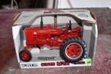 Ertl Farmall Super MTA Wide Front 1/6 Scale Model Tractor With Box