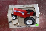 Scale Models White Oliver 1855 1/25 Scale Model Tractor In Box, Box Has Some Damage