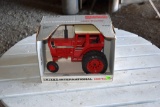 Ertl IH 1566 Special Edition 1991 1/16 Scale Model Tractor With Box