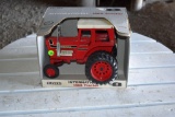 Ertl International 1568 1/16 Scale Model Tractor With Box, 1994 Model, 4th In Series Of 4