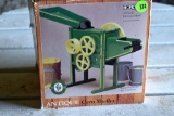 Ertl 1/8 Scale Antique Corn Sheller With Box