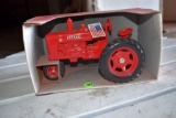 Scale Models Farmall M 1/16 Scale Model Tractor With Box