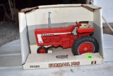 Ertl Farmall 706 1/16 Scale Model Tractor With Box