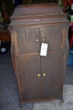Vintage Victorola Victor Talking Machine, Wooden Cabinet