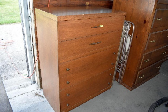 Dresser, 43" Tall, 32" Wide, 4 Drawers