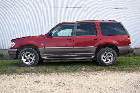 1997 Mercury Mountaineer, Runs & Drives, 4WD, Auto, 5.0L, V-8, 159,413 Miles, NO Brakes Must