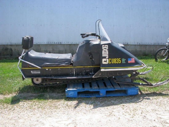 John Deere JDX6 Snowmobile, 400cc, 3611 Miles Showing, 2 Cycle, Engine Free, Tach Gauge