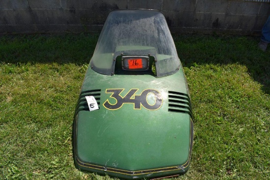 John Deere Hood (340 Cyclone)
