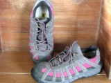 Ladies/Womens CAT Steel Toed Shoes, Size 9.5 Wide US
