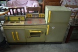 Vintage Child's 3 Piece Tin Kitchen Set