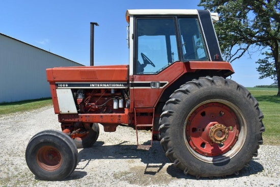 International 1086, 7435 Hours Showing, Cab, 18.4x38 Tires, 3 Pt., 2 Hydraulic, 540/1000 PTO