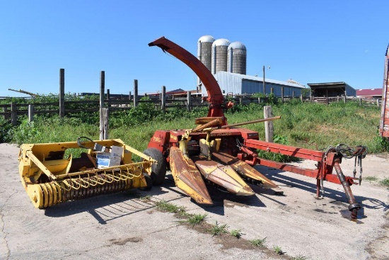New Holland 790 Chopper, Metal Alert, Electric Spout, SN: 744425, New Holland 824 2 Row Corn Head,