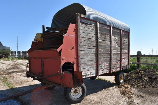 Load Master 7' x 14' Silage Box, Wooden Sides, With Running Gear