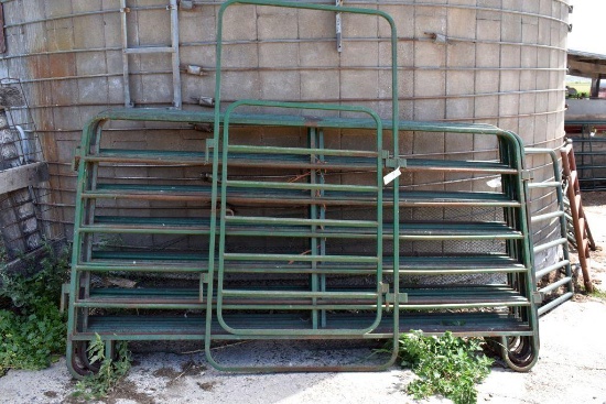 (8) 9' Corral Gates With 42" Walk Through Gate