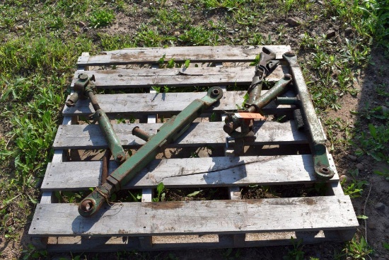 John Deere 2 Cylinder Complete 3 Pt. Hitch, Has not Been Used in Many Years