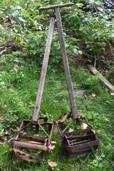(2) Hand Garden Cultivators