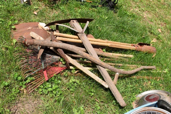 Assorted handled garden tools