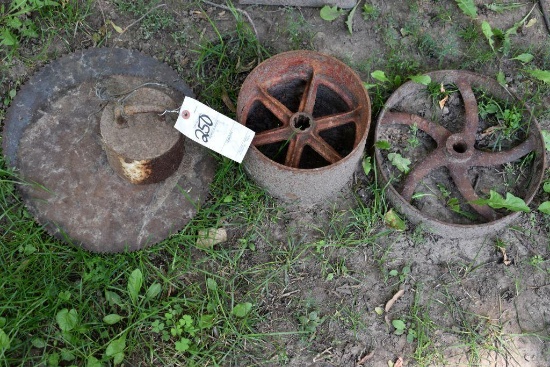 Weight, saw blades, pulleys