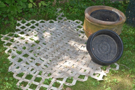 Plastic Latic and garden pots