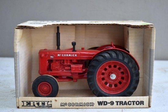 Ertl McCormick WD-9 Tractor, 1/16th with box