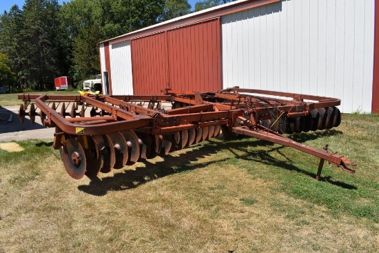Kewanee 1020 Tandem Disc, 21.5' Hyd. Fold, 22" New Front Disc Blades, Scraper