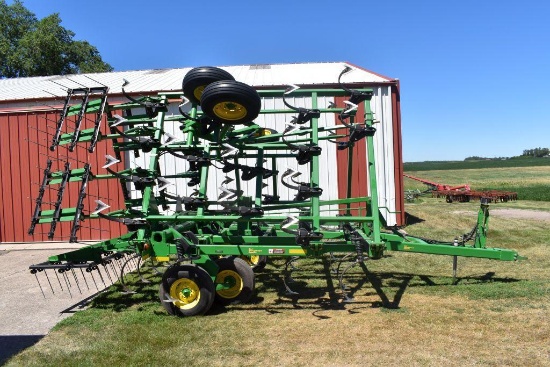 John Deere 980 Field Cultivator, 27.5', 3 Bar Harrow, Like New Sweeps, Walking Tandem All Around