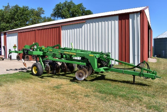 John Deere 2700 Disc Ripper, 5 Shank, Rock Flex Gangs, Depth Control, Excellent Condition