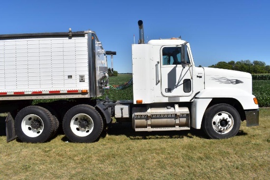 2001 Freightliner Day Cab Semi, Cummins N14, 10 Speed, 22.5 Tires, Dual Fuel Tanks, 878,002 Miles