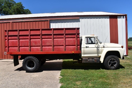 1979 Ford F600 Single Axle Grain Truck, 370V8, 5x2, 59,862 Miles, 15' Steel Box and Hoist, Very