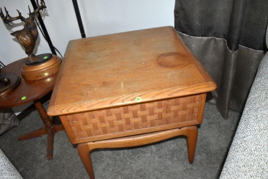 24"x21"x21" Wood End Table