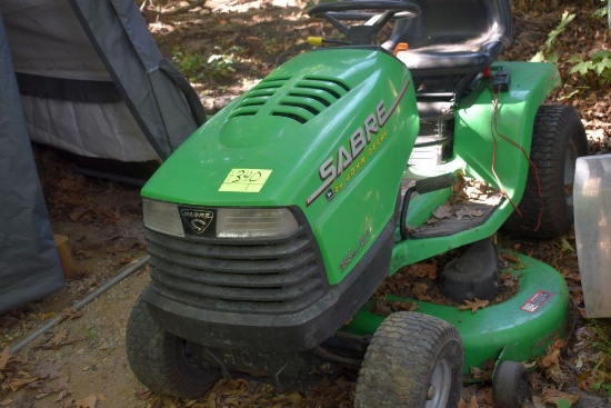Sabre John Deere Lawn Mower, 15.5hp, 42" Deck, Hydro, Motor Runs, Does Not Move