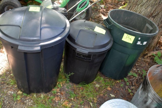 (3) Plastic Trash Cans