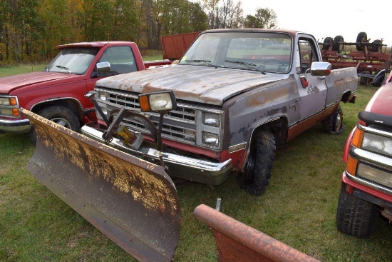 1985 Chevy Scottsdale 20, 4x4, V8, Auto, 203,000 Miles, Topper, with 7' Meyers Power Angle