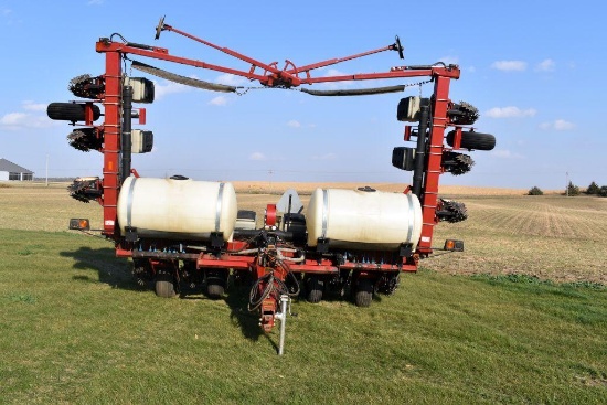 White 6122 Planter, 12 Row 30", Vertical Fold, PTO Pump, Liquid Fert., Insecticide, Dawn Row