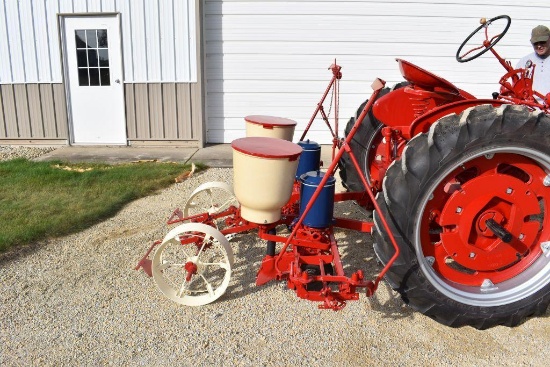 International 2 Row 40" Planter, Fertilizer and Seed Boxes, with Check Wire, Restored, Fast Hitch