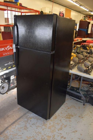 General Electric 18 Cu. Ft. Fridge/Freezer